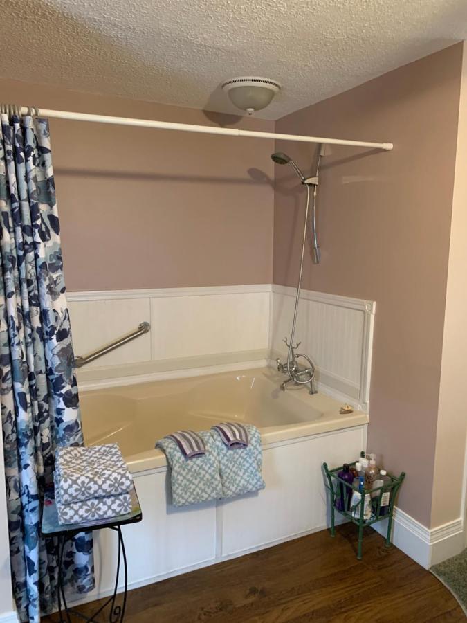 Emerald Necklace Inn Bed And Breakfast Lakewood Bagian luar foto
