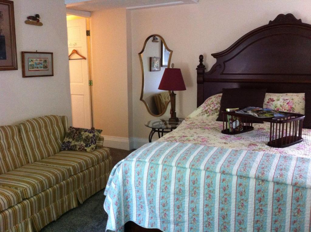 Emerald Necklace Inn Bed And Breakfast Lakewood Ruang foto