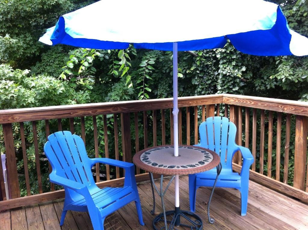 Emerald Necklace Inn Bed And Breakfast Lakewood Ruang foto